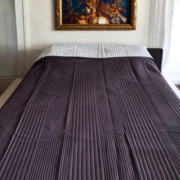 Umber Brown & cream colour Fine Quality Reversible Comforter - Image 3