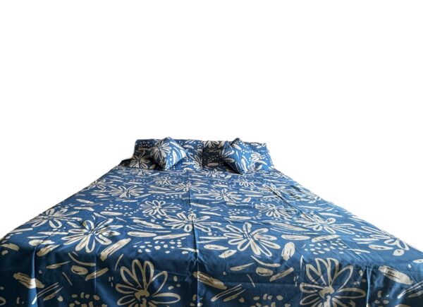 Blue cotton 5pcs Bedsheet set (1 Bedsheet + 2 Quilted Pillow Covers + 2 Cushion with covers) - Image 4