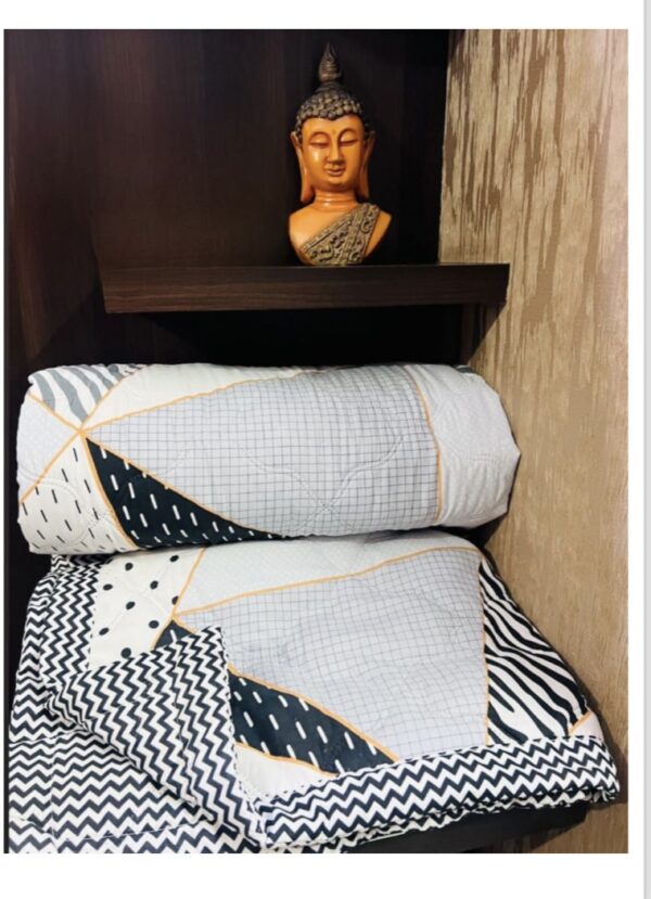 Reversible Double Bed Comforter, Blanket, Fiber/Poly Fill with luxurious laser finish prints - Image 2