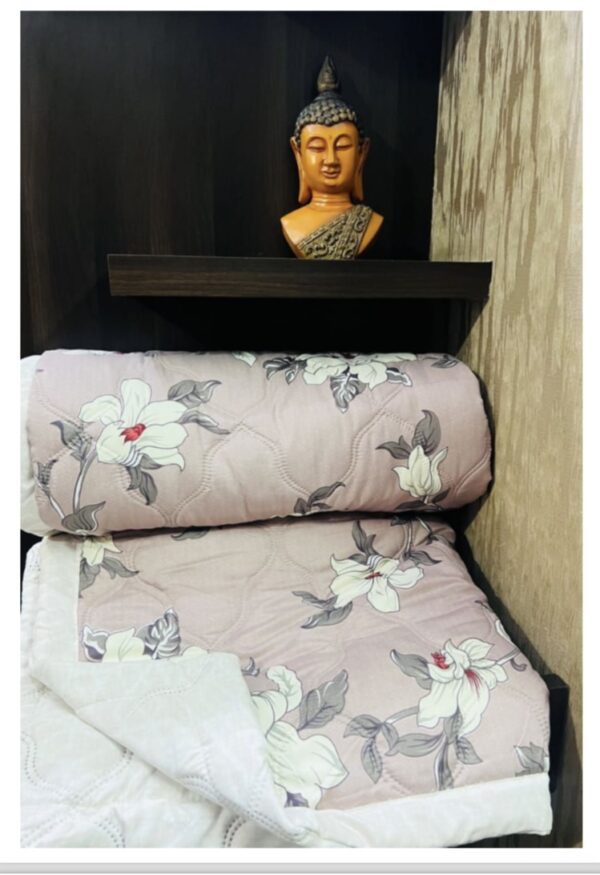 Reversible double bed Comforter, Blanket, Fiber-Poly Fill with luxurious laser finish prints - Image 5