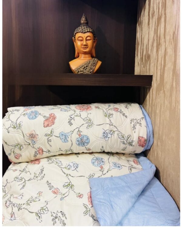 Reversible double bed Comforter, Blanket, Fiber-Poly Fill with luxurious laser finish prints - Image 3