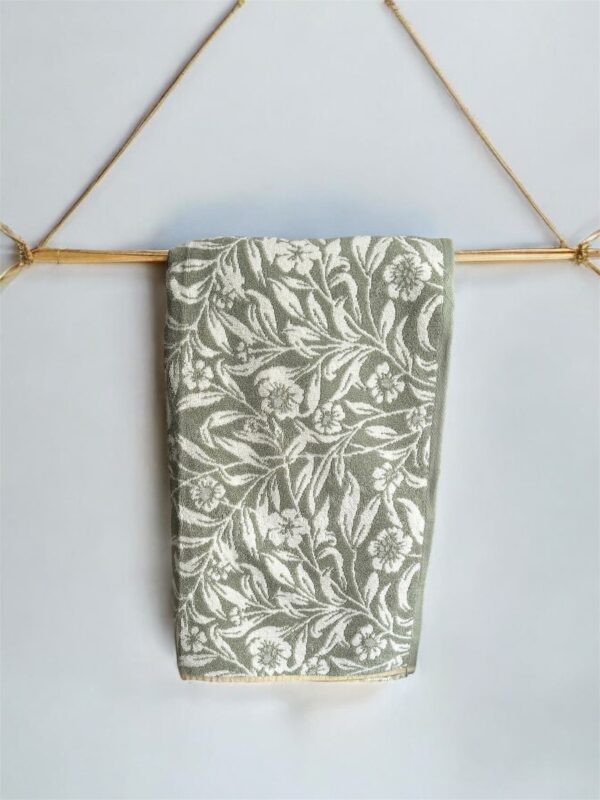 Ultra Soft Cotton Bath Towel - 80x140 cm, 550 GSM, Elegant Green Print
