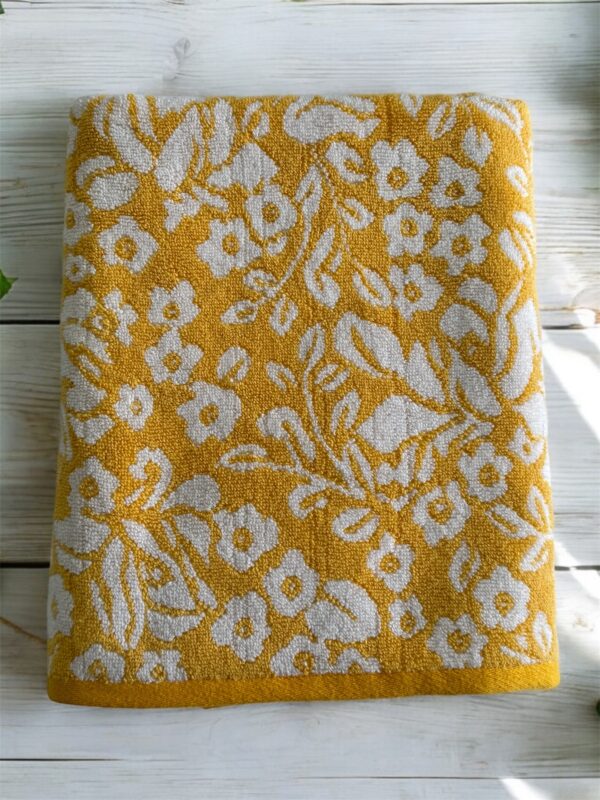 Ultra Soft Cotton Bath Towel - 80x140 cm, 550 GSM, Elegant Yellow Print - Image 3