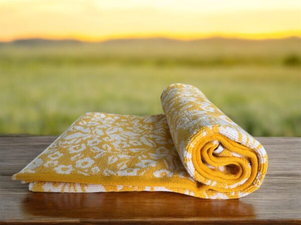 Ultra Soft Cotton Bath Towel - 80x140 cm, 550 GSM, Elegant Yellow Print - Image 2