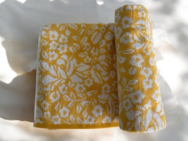 Ultra Soft Cotton Bath Towel - 80x140 cm, 550 GSM, Elegant Yellow Print - Image 4