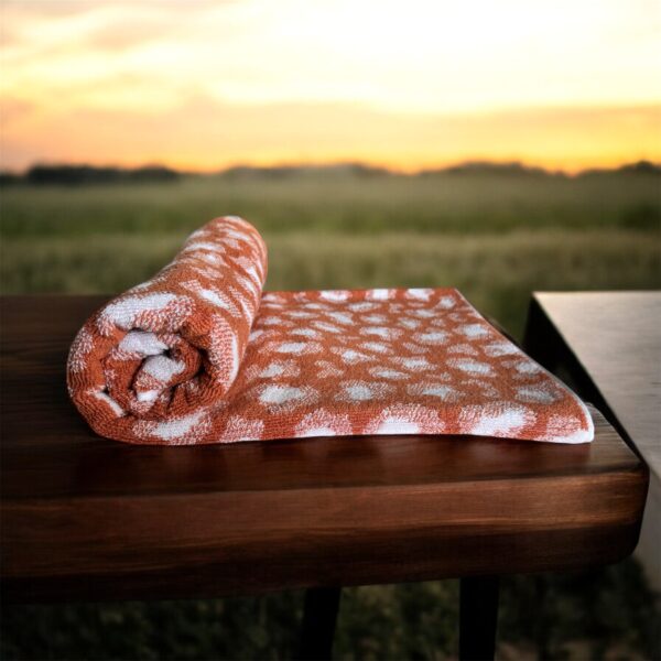 Ultra Soft Cotton Bath Towel - 80x140 cm, 550 GSM, Elegant Brown Print - Image 2