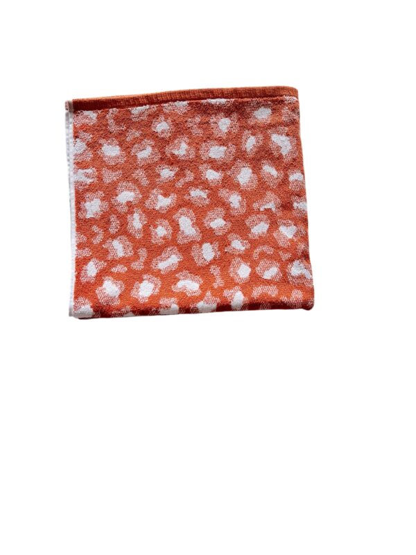 Ultra Soft Cotton Bath Towel - 80x140 cm, 550 GSM, Elegant Brown Print - Image 5