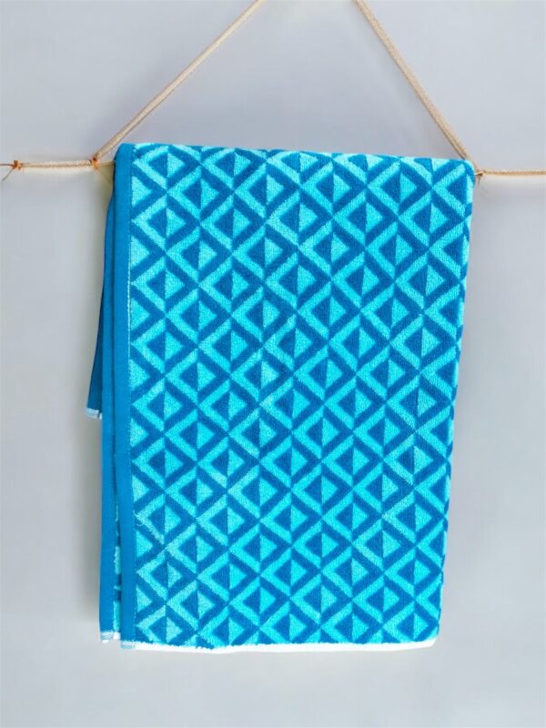 Premium Ultra Soft 100% Cotton Bath Towel, 75 x 145 cms, Stunning Turquoise Print, 600 GSM