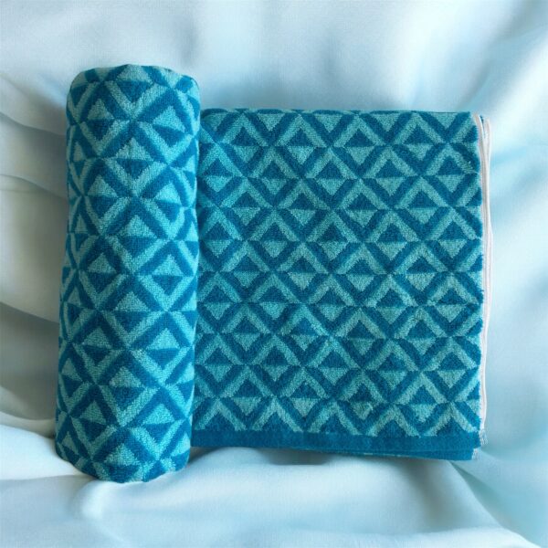Premium Ultra Soft 100% Cotton Bath Towel, 75 x 145 cms, Stunning Turquoise Print, 600 GSM - Image 2