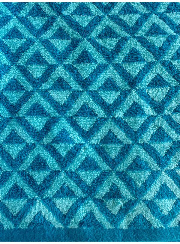 Premium Ultra Soft 100% Cotton Bath Towel, 75 x 145 cms, Stunning Turquoise Print, 600 GSM - Image 4